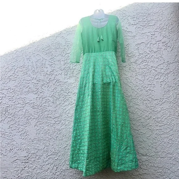 Formal raw silk Anarkali Indian gown green embroidered beaded wedding full skirt - Picture 4 of 10